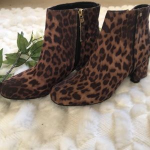 Leopard Like New ankle boots size 6